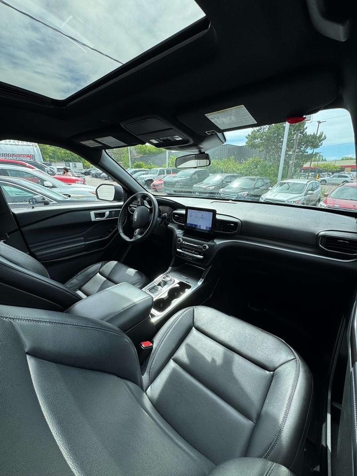 2020 Ford Explorer XLT 4WD Photo