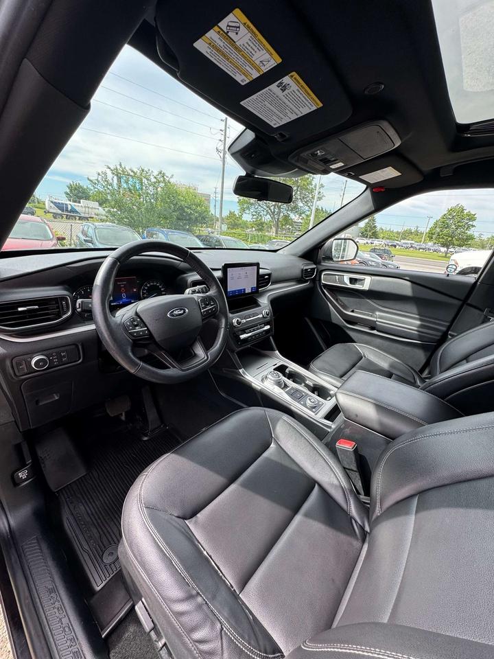 2020 Ford Explorer XLT 4WD Photo
