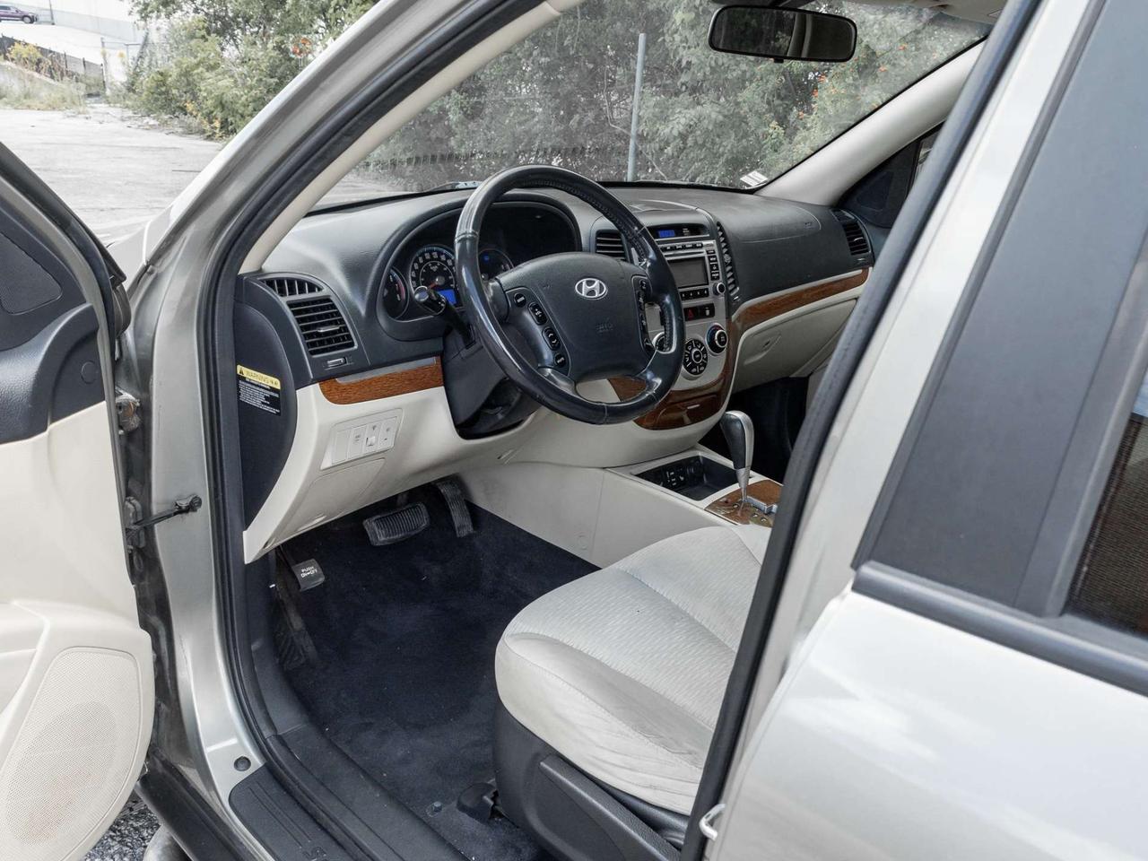 2009 Hyundai Santa Fe 3.3L GL Photo