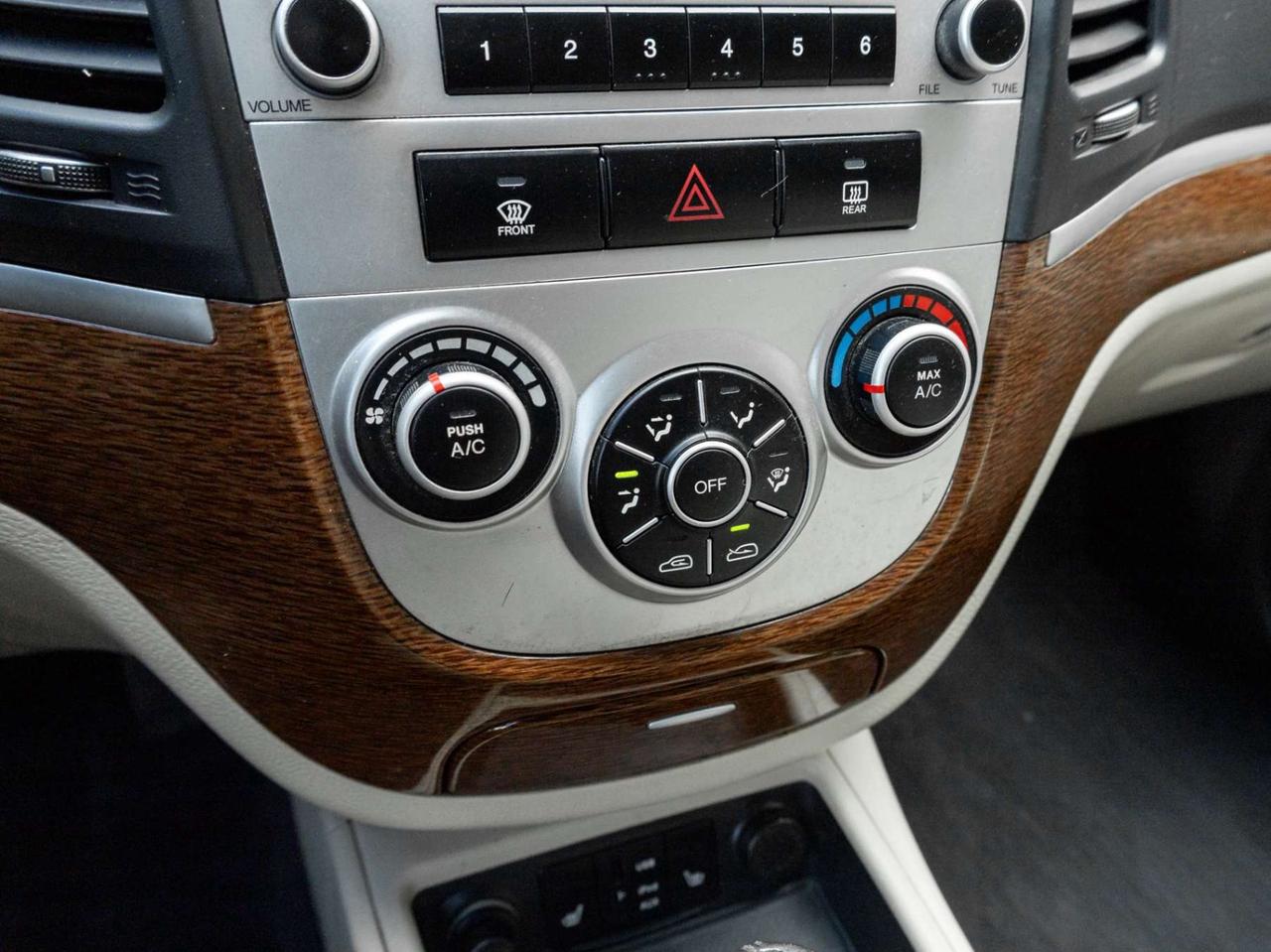 2009 Hyundai Santa Fe 3.3L GL Photo