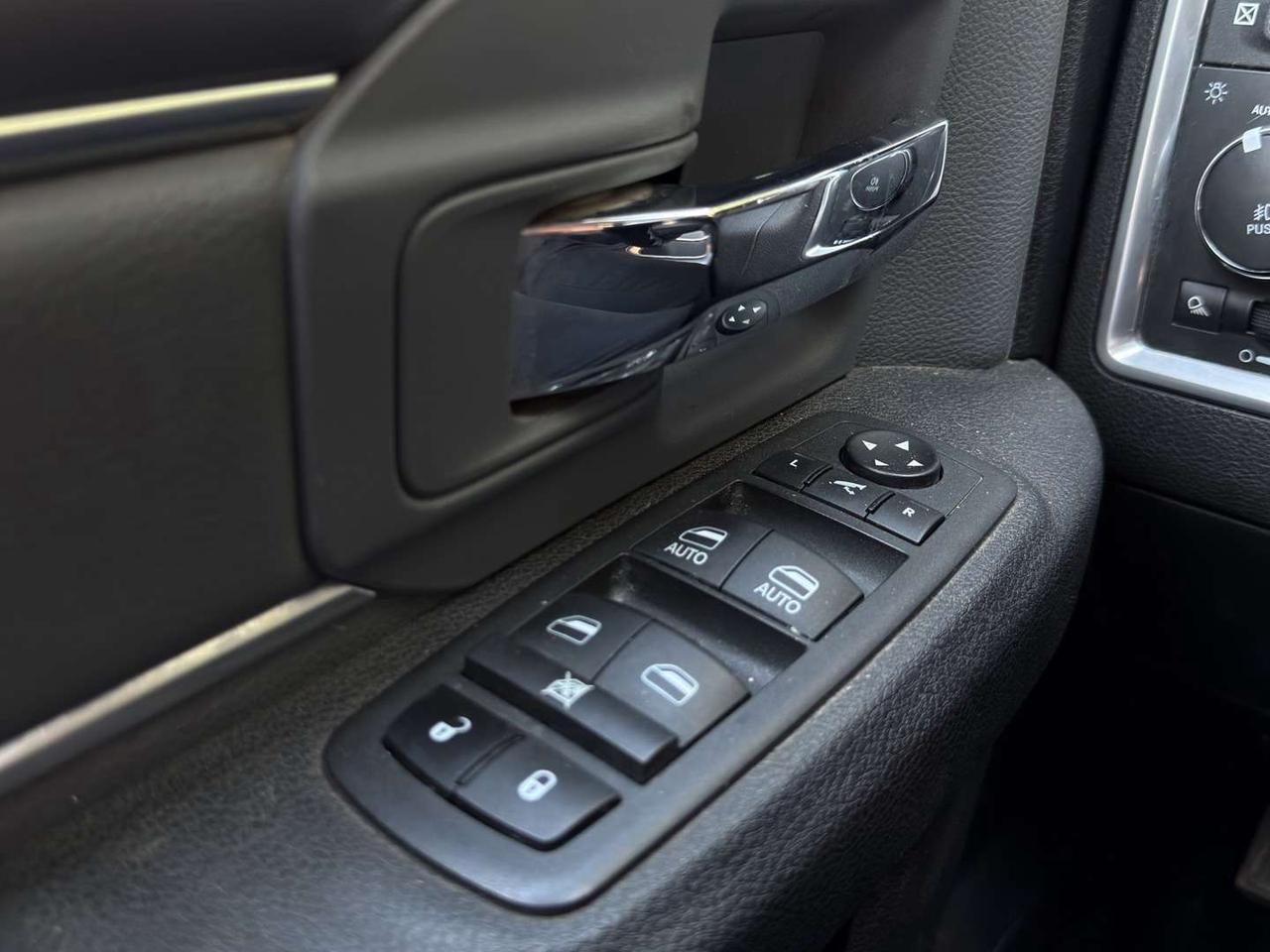 2022 RAM 1500 SLT Crew Cab HEMI 4X4   Navi   Remote Start Photo