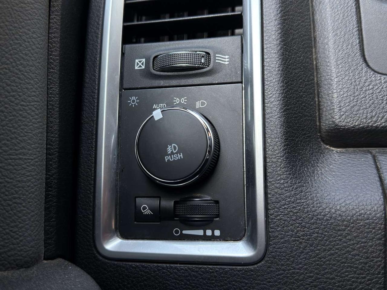 2022 RAM 1500 SLT Crew Cab HEMI 4X4   Navi   Remote Start Photo
