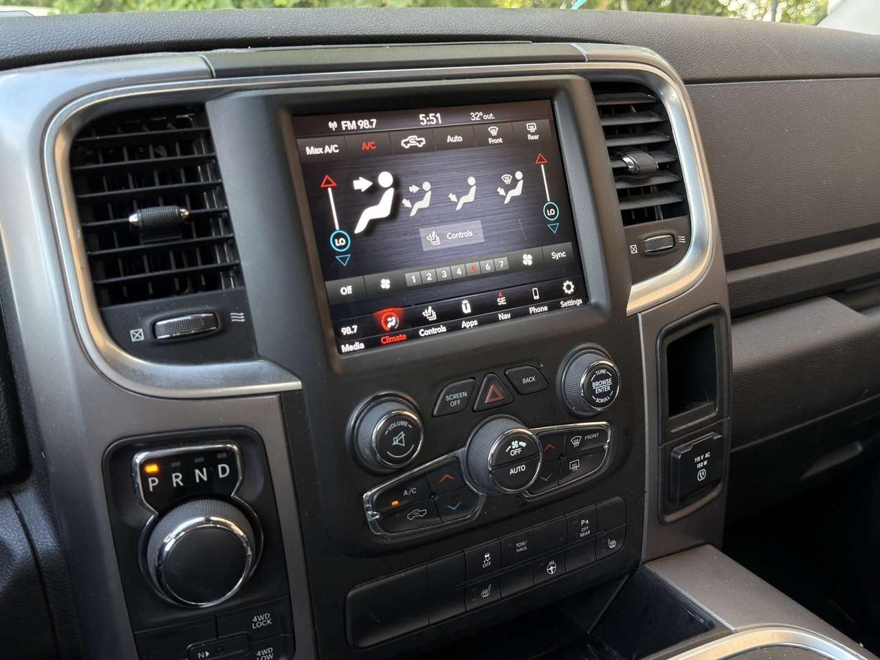 2022 RAM 1500 SLT Crew Cab HEMI 4X4   Navi   Remote Start Photo