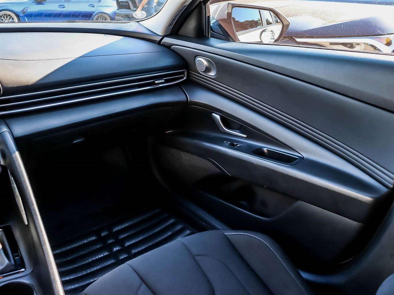 2023 Hyundai Elantra PREFERRED   CARPLAY   BSW   SUNROOF   STARTER Photo