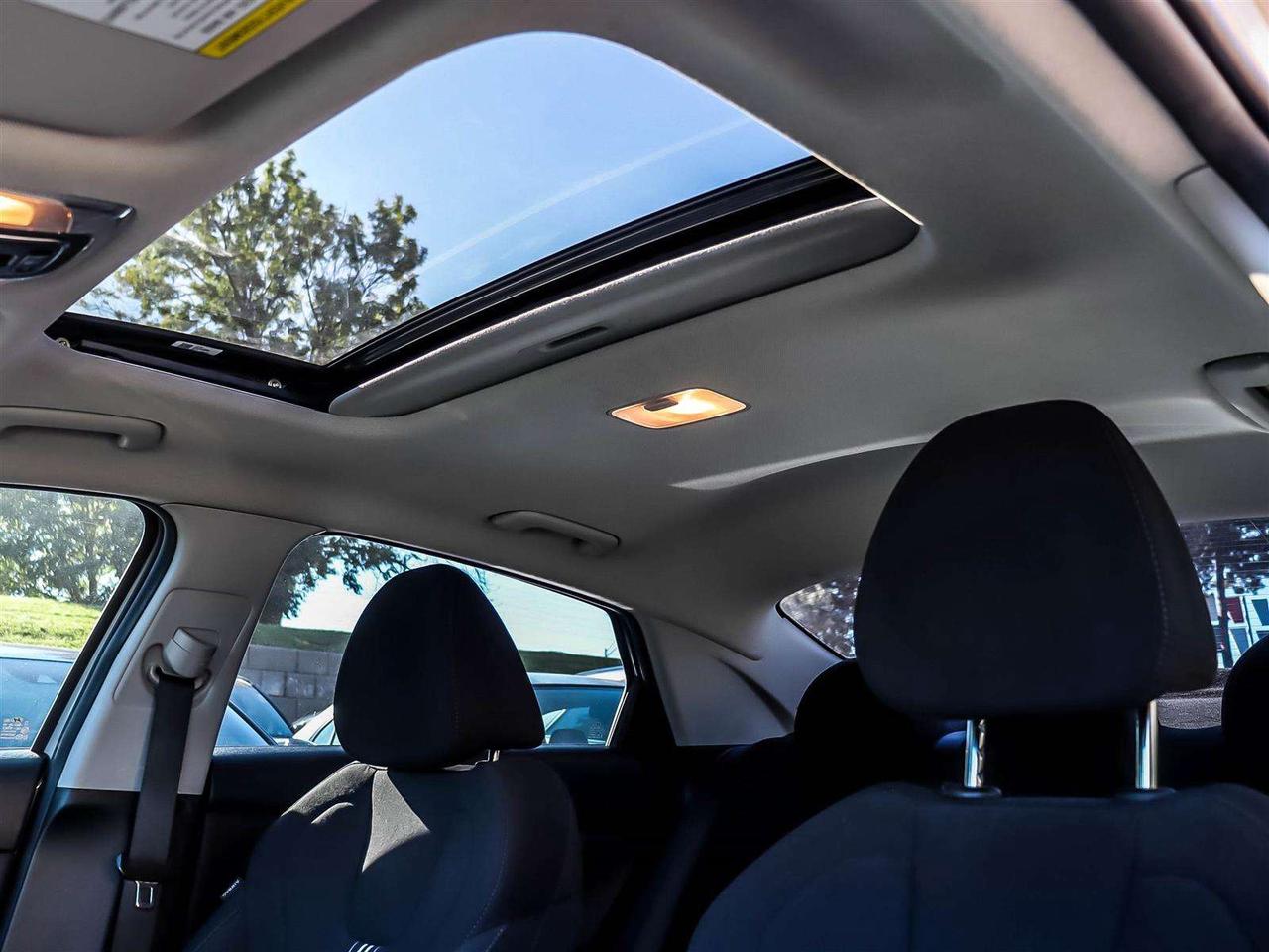 2023 Hyundai Elantra PREFERRED   CARPLAY   BSW   SUNROOF   STARTER Photo