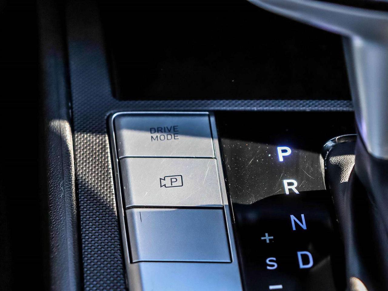 2023 Hyundai Elantra PREFERRED   CARPLAY   BSW   SUNROOF   STARTER Photo