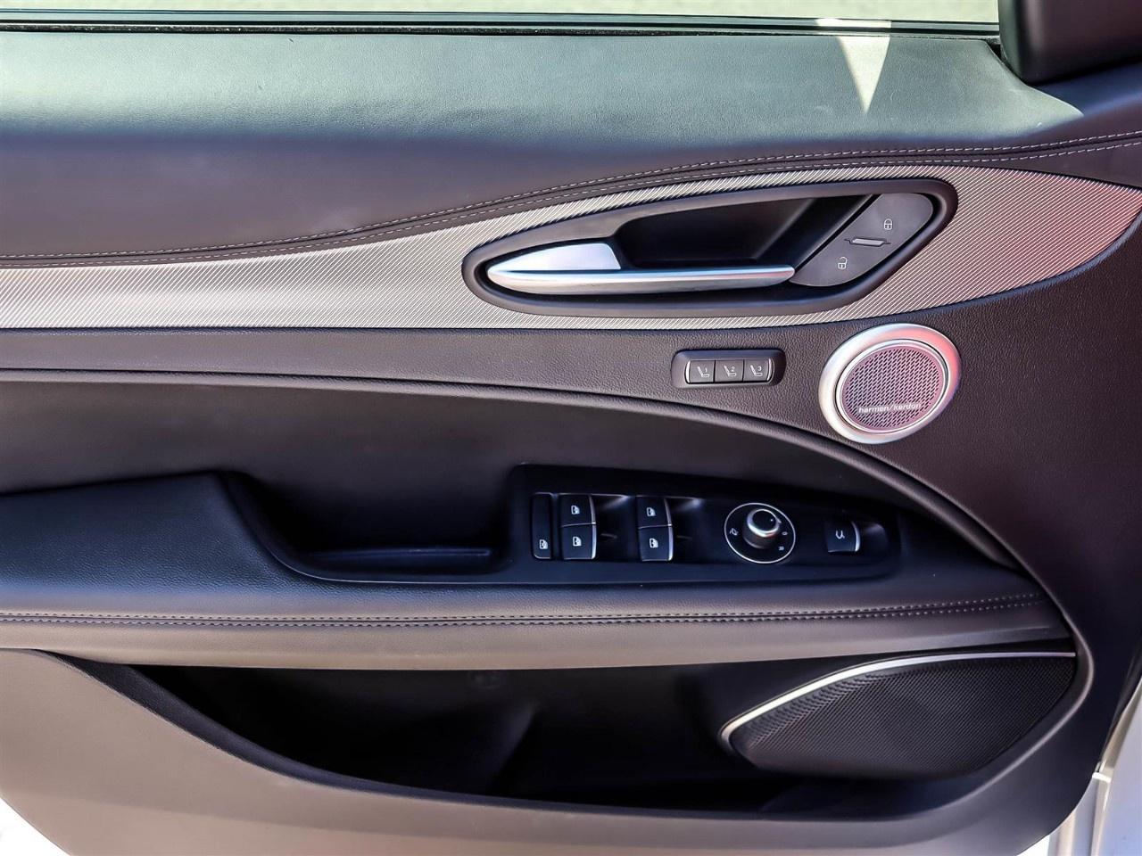 2023 Alfa Romeo Stelvio Veloce AWD Photo
