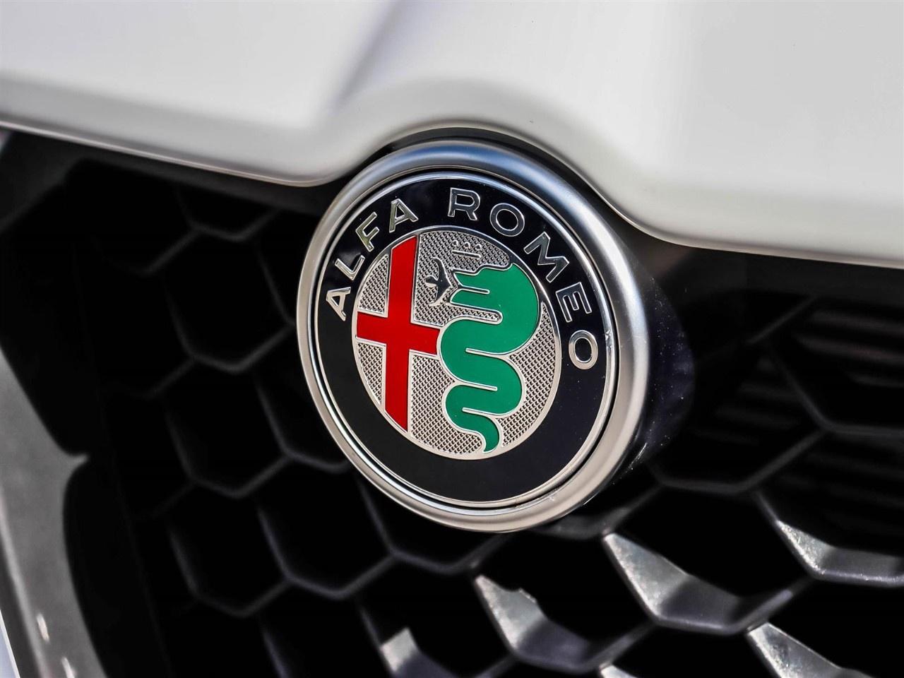 2023 Alfa Romeo Stelvio Veloce AWD Photo