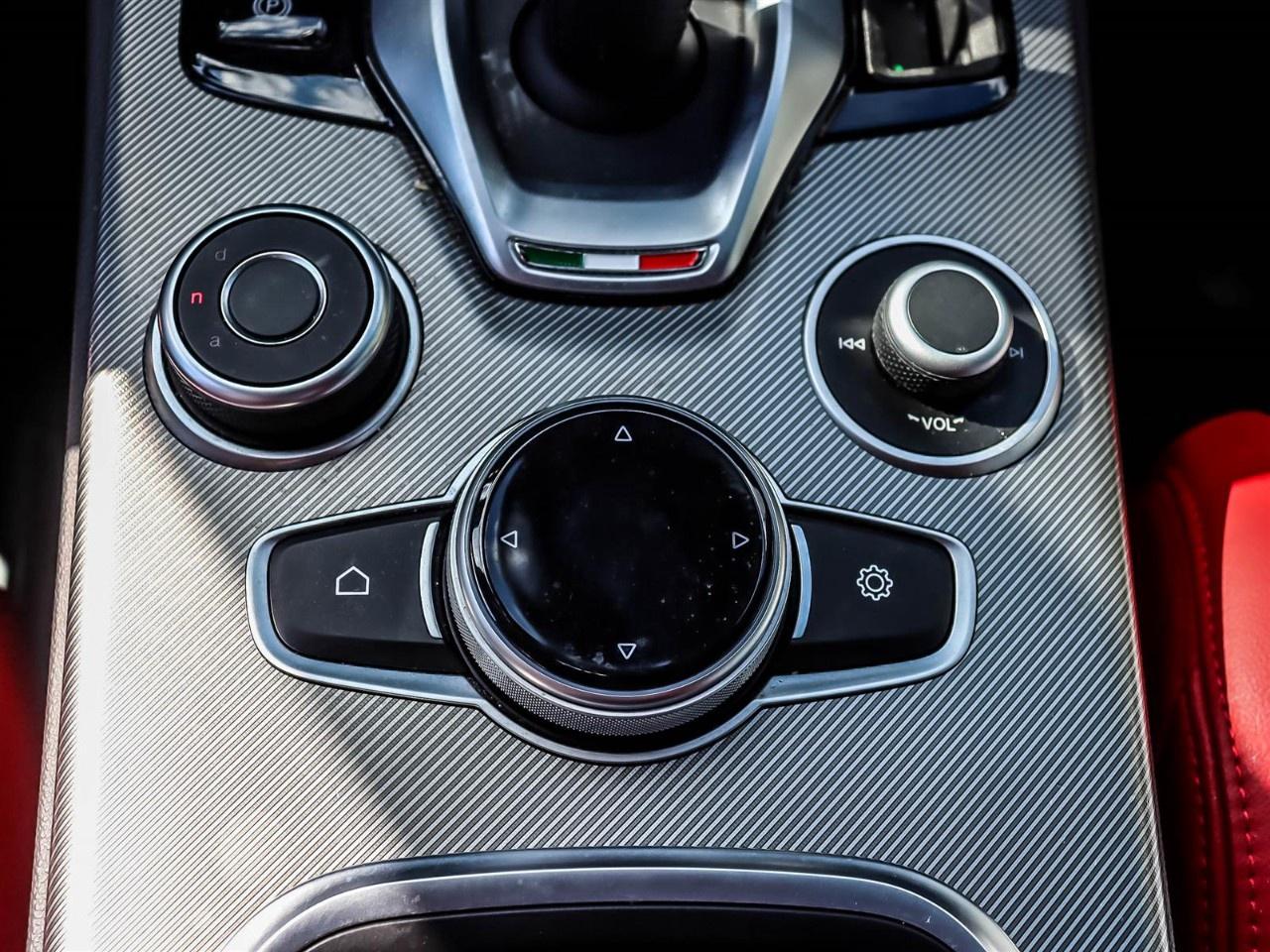 2023 Alfa Romeo Stelvio Veloce AWD Photo