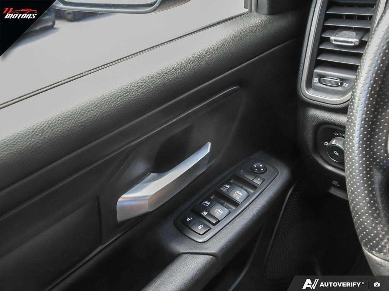 2019 RAM 1500 Tradesman 4x4 Crew Cab 6.4FT Box   NO ACCIDENTS Photo