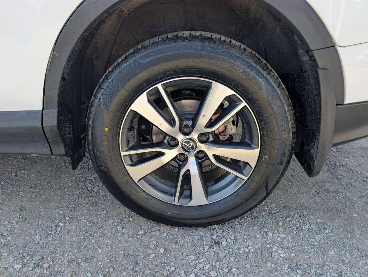 2018 Toyota RAV4 LE  CAMERA   HTD SEATS Photo