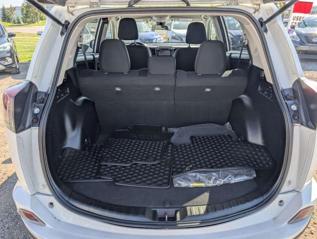 2018 Toyota RAV4 LE  CAMERA   HTD SEATS Photo