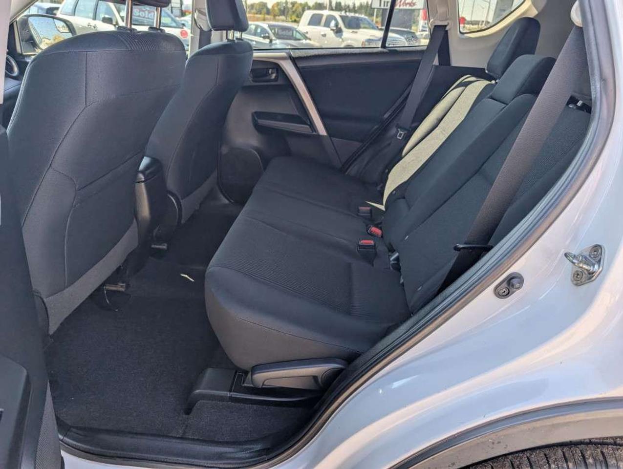 2018 Toyota RAV4 LE  CAMERA   HTD SEATS Photo