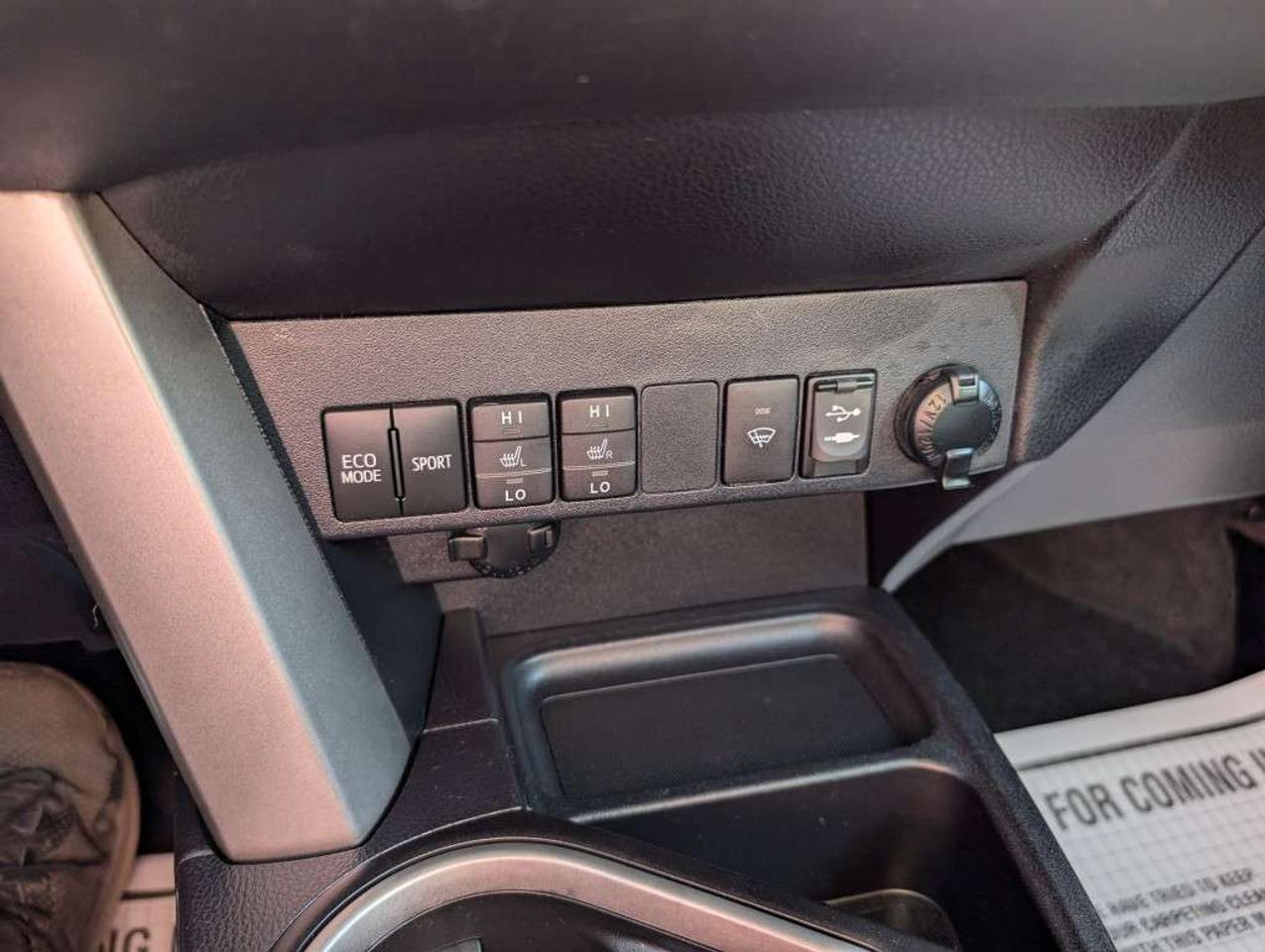 2018 Toyota RAV4 LE  CAMERA   HTD SEATS Photo