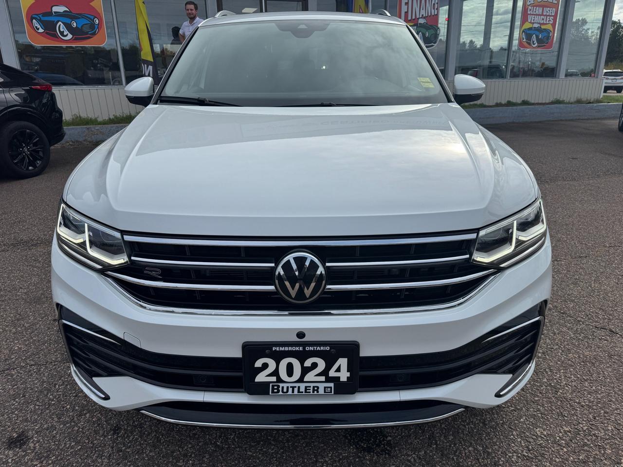 2024 Volkswagen Tiguan Highline R-LINE 4dr All-wheel Drive 4MOTION Photo