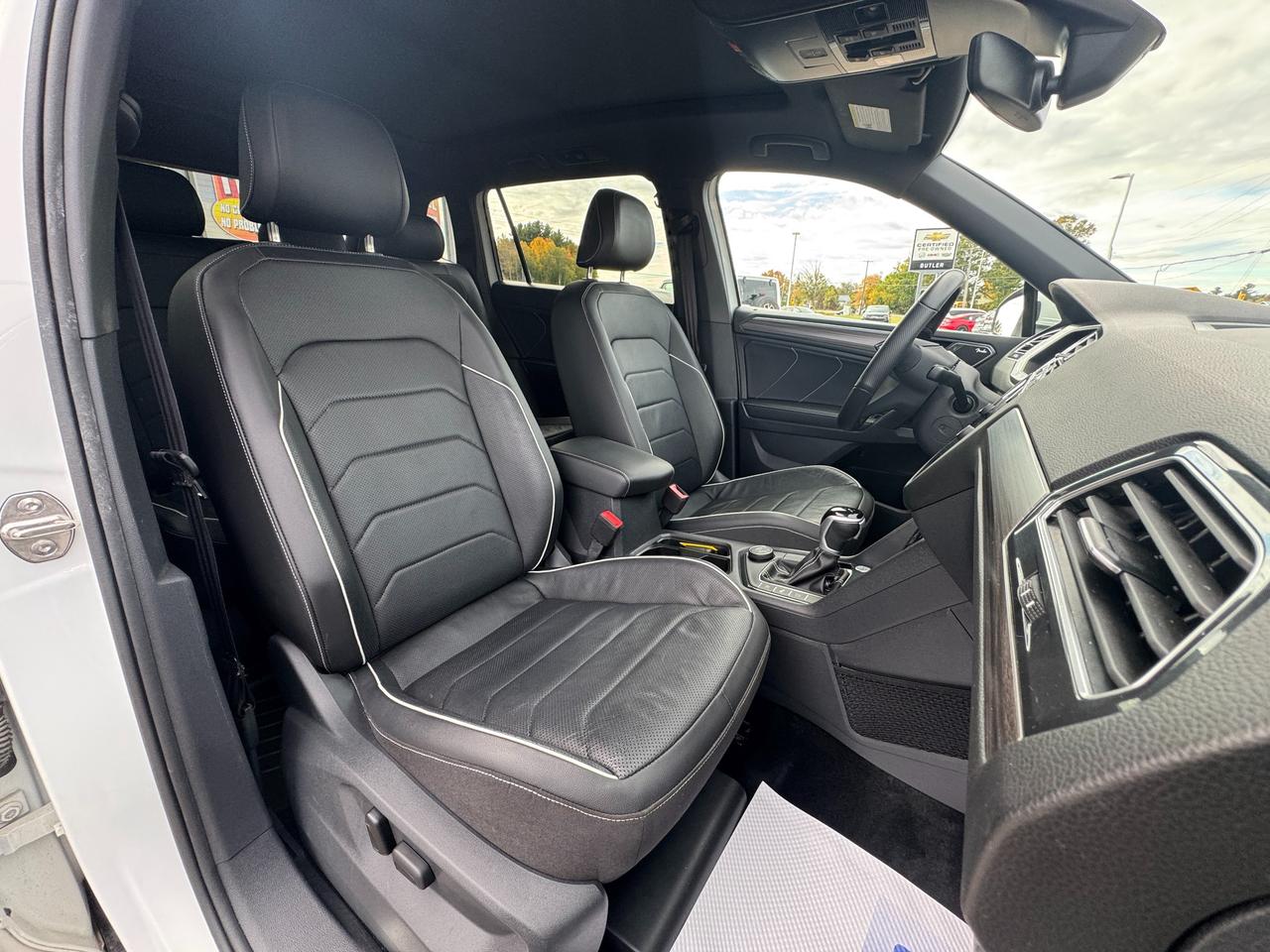 2024 Volkswagen Tiguan Highline R-LINE 4dr All-wheel Drive 4MOTION Photo