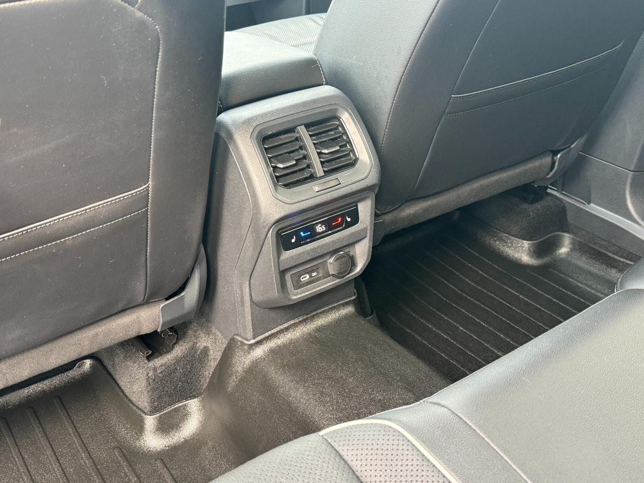 2024 Volkswagen Tiguan Highline R-LINE 4dr All-wheel Drive 4MOTION Photo