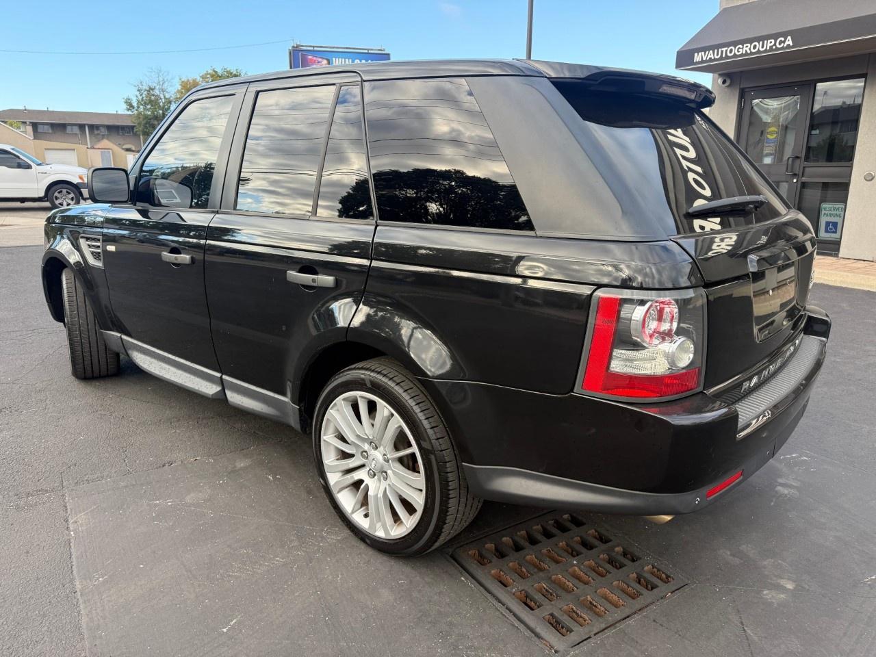 2011 Land Rover Range Rover Sport 4WD 4dr HSE LUX Photo2
