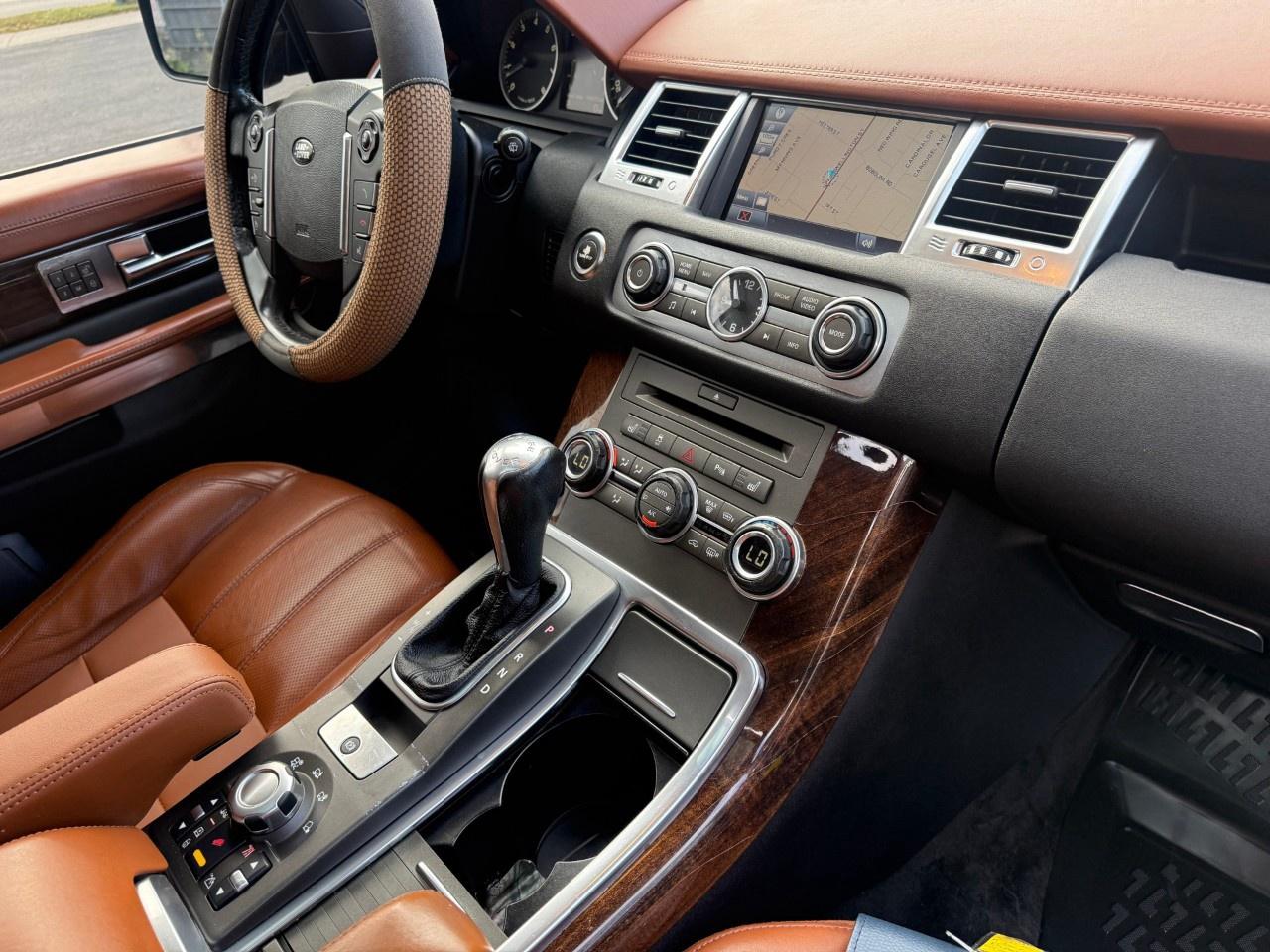 2011 Land Rover Range Rover Sport 4WD 4dr HSE LUX Photo