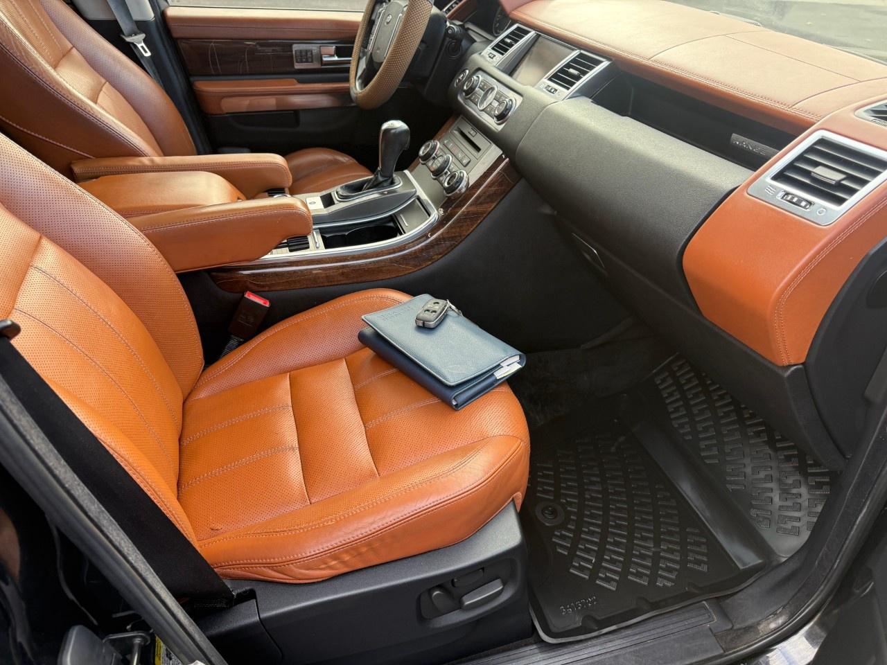 2011 Land Rover Range Rover Sport 4WD 4dr HSE LUX Photo