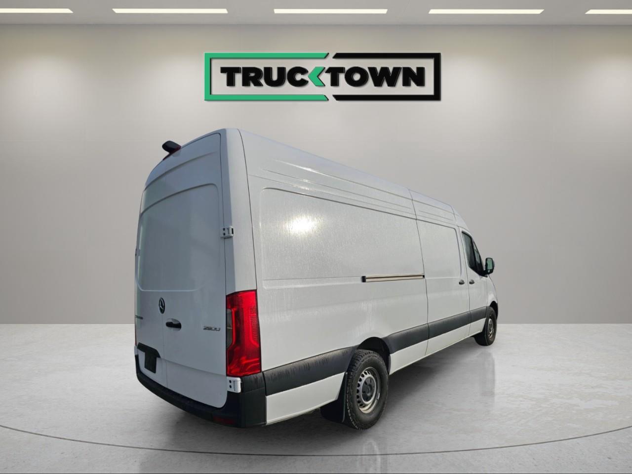 2025 Mercedes-Benz Sprinter 2500 High Roof 4-Cyl Diesel Sprinter 2500 Cargo Van 170 in. WB Rear-Wheel Drive Photo4