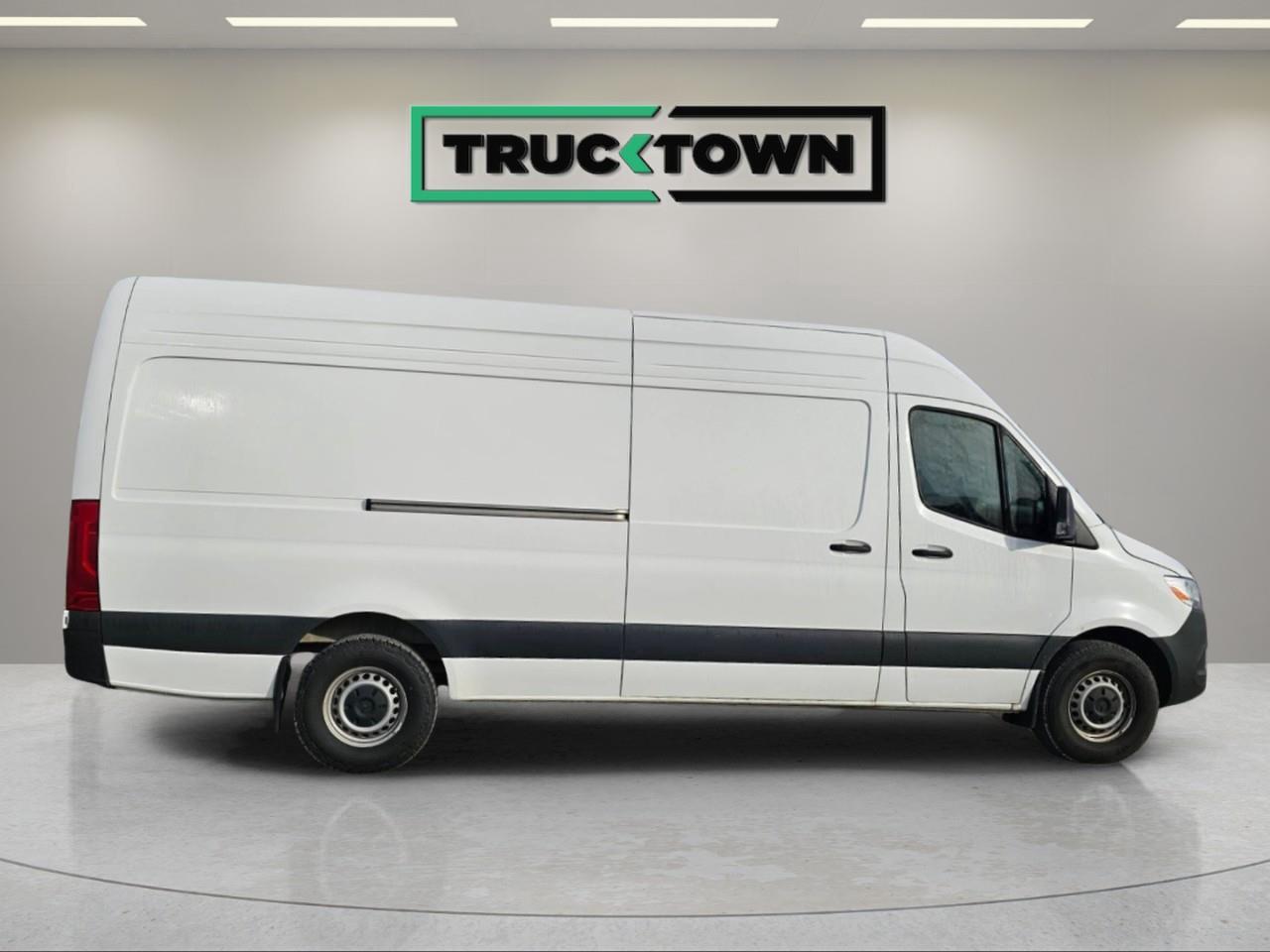 2025 Mercedes-Benz Sprinter 2500 High Roof 4-Cyl Diesel Sprinter 2500 Cargo Van 170 in. WB Rear-Wheel Drive Photo