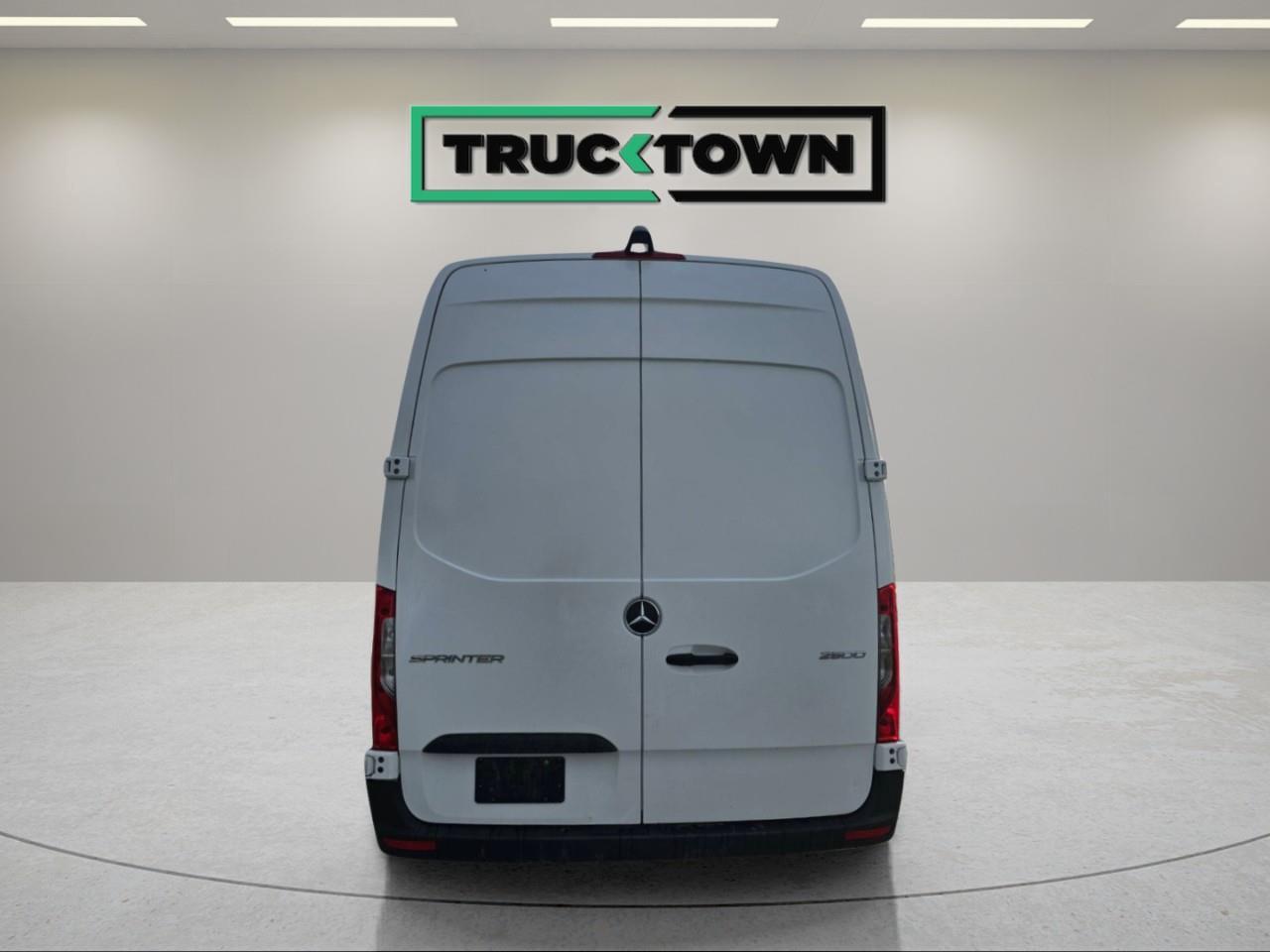 2025 Mercedes-Benz Sprinter 2500 High Roof 4-Cyl Diesel Sprinter 2500 Cargo Van 170 in. WB Rear-Wheel Drive Photo