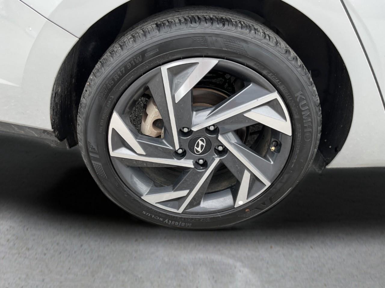2025 Hyundai Elantra  Photo