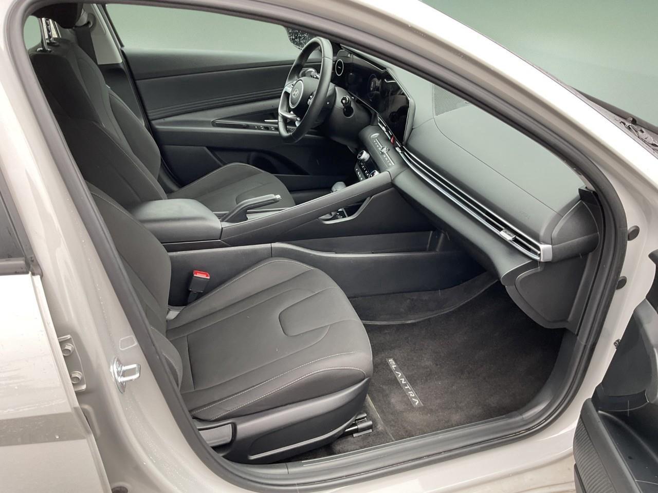 2025 Hyundai Elantra  Photo