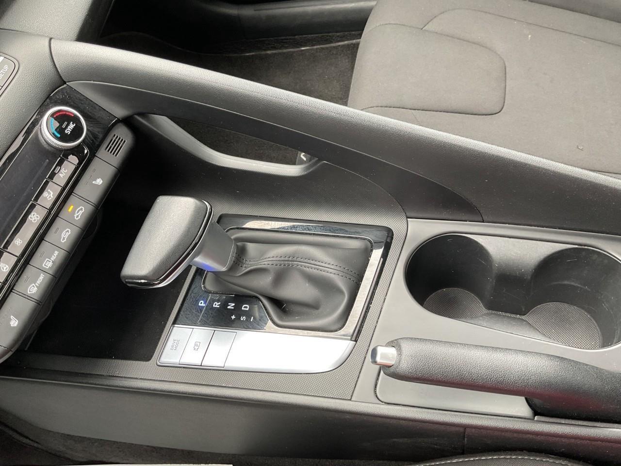 2025 Hyundai Elantra  Photo