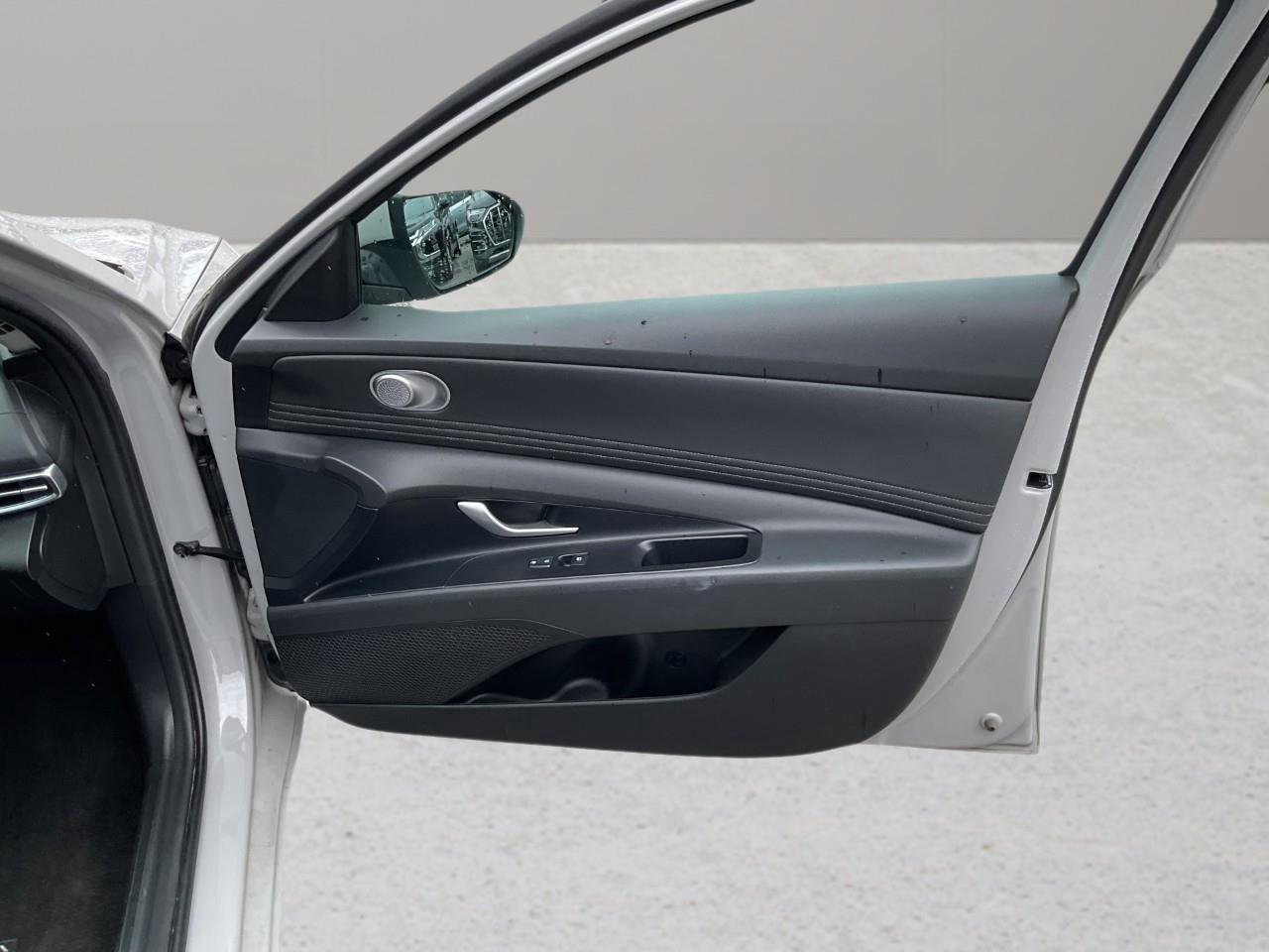 2025 Hyundai Elantra  Photo