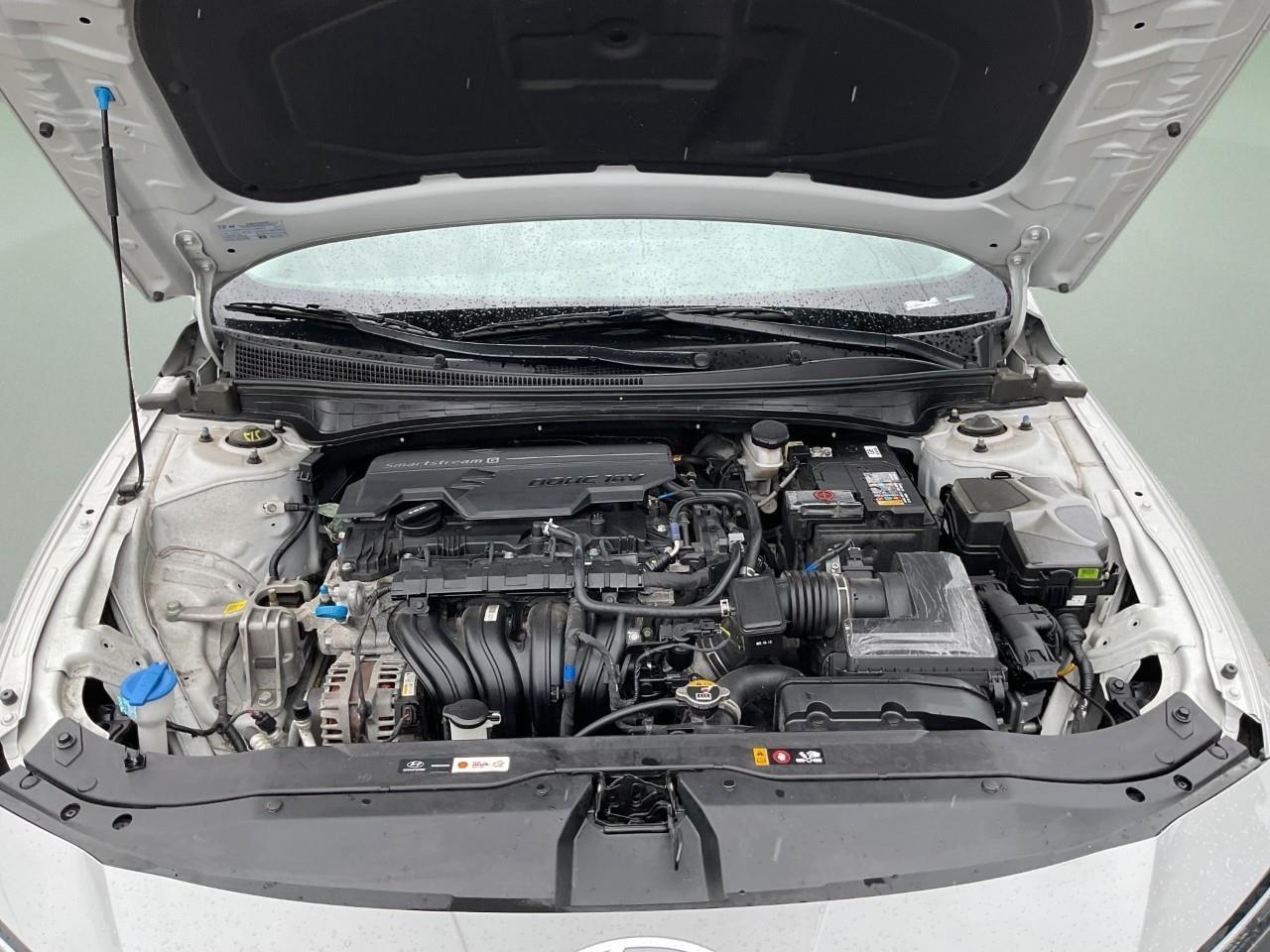 2025 Hyundai Elantra  Photo