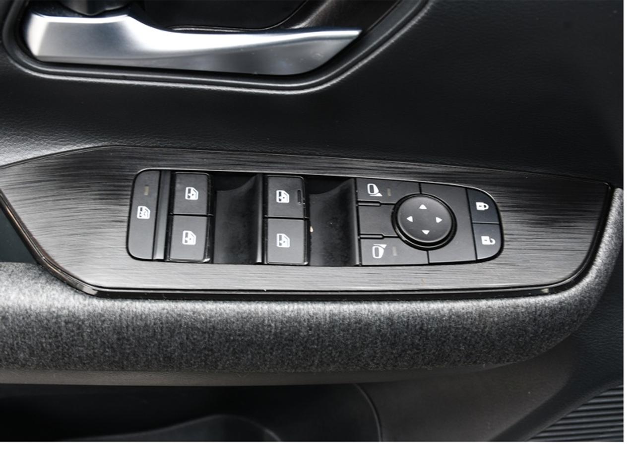 2026 Nissan Kicks SV AWD    CarPlay   Android Auto   Remote Start   Adaptive Cruise   Heated Seats Photo