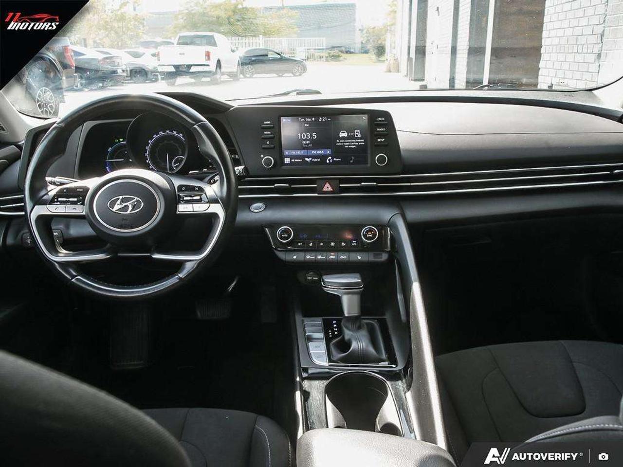 2022 Hyundai Elantra Preferred DCT   HYBRID   LOADED Photo