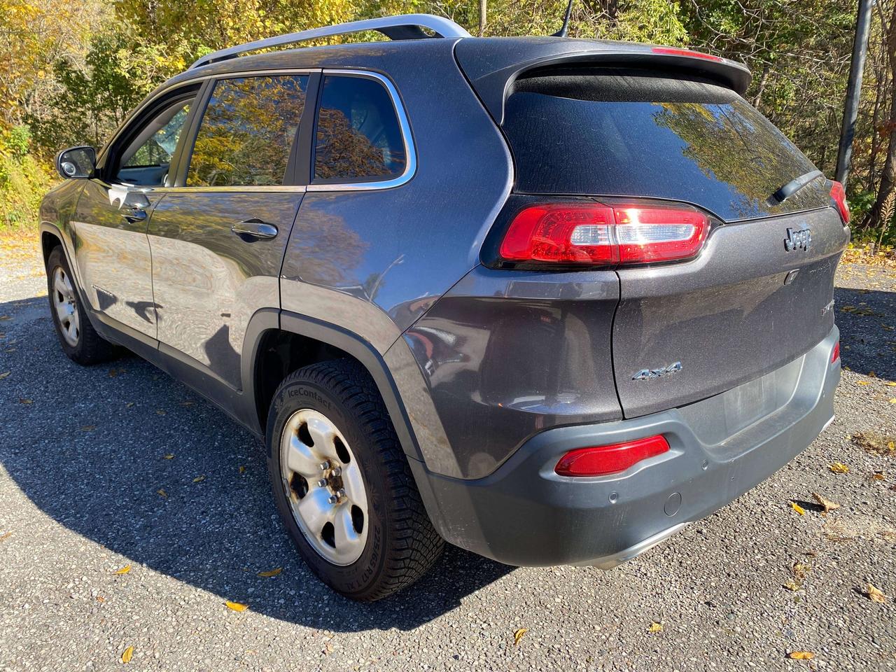 2017 Jeep Cherokee LIMITED, SOLD AS IS, NOT INSPECTED FOR SAFETY! Photo