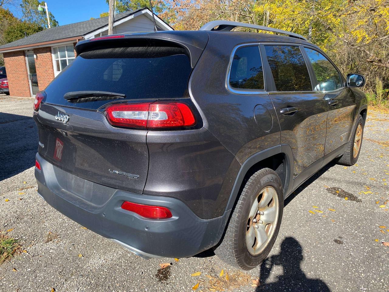 2017 Jeep Cherokee LIMITED, SOLD AS IS, NOT INSPECTED FOR SAFETY! Photo