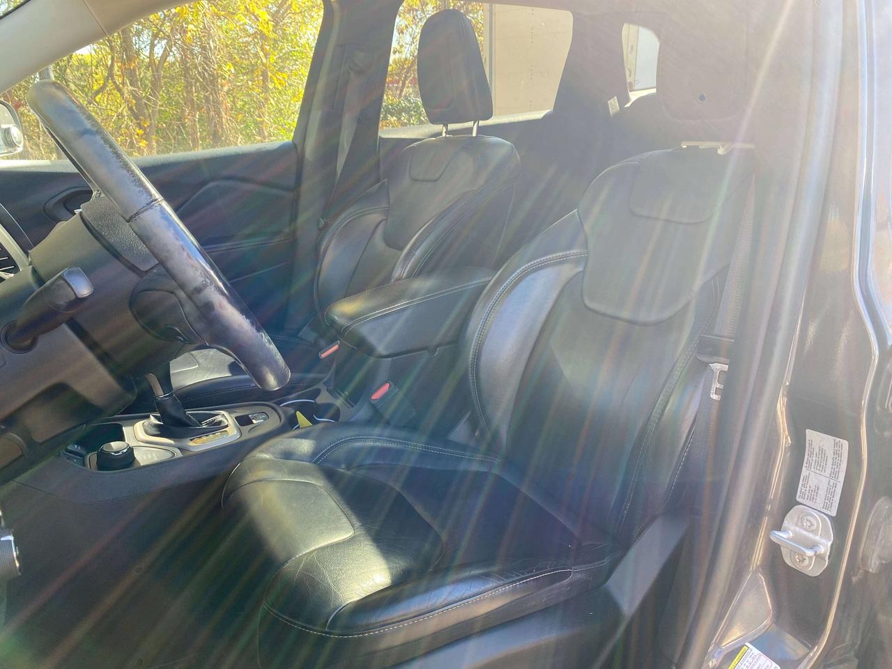 2017 Jeep Cherokee LIMITED, SOLD AS IS, NOT INSPECTED FOR SAFETY! Photo