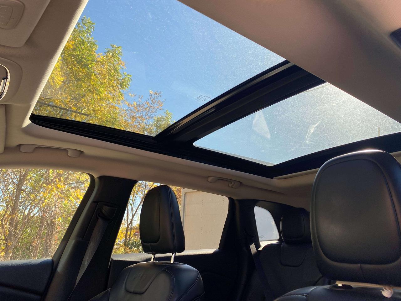 2017 Jeep Cherokee LIMITED, SOLD AS IS, NOT INSPECTED FOR SAFETY! Photo