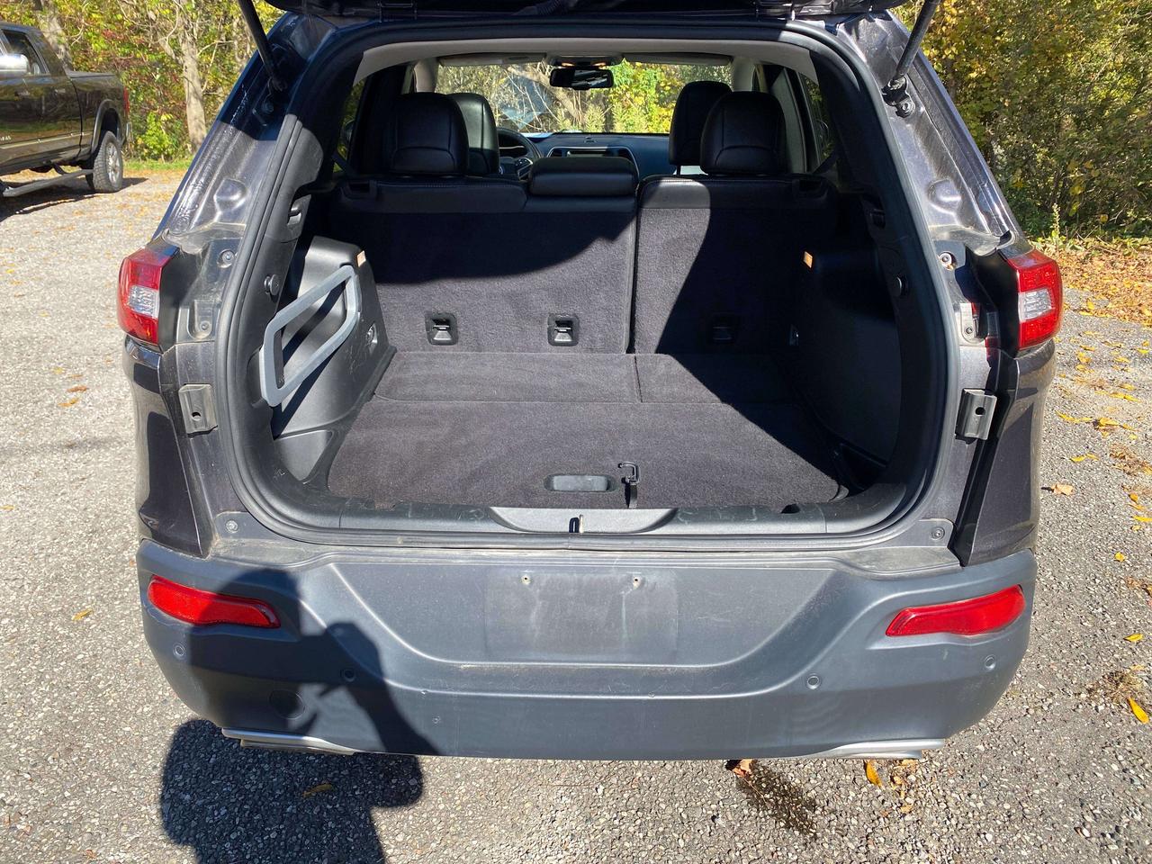 2017 Jeep Cherokee LIMITED, SOLD AS IS, NOT INSPECTED FOR SAFETY! Photo