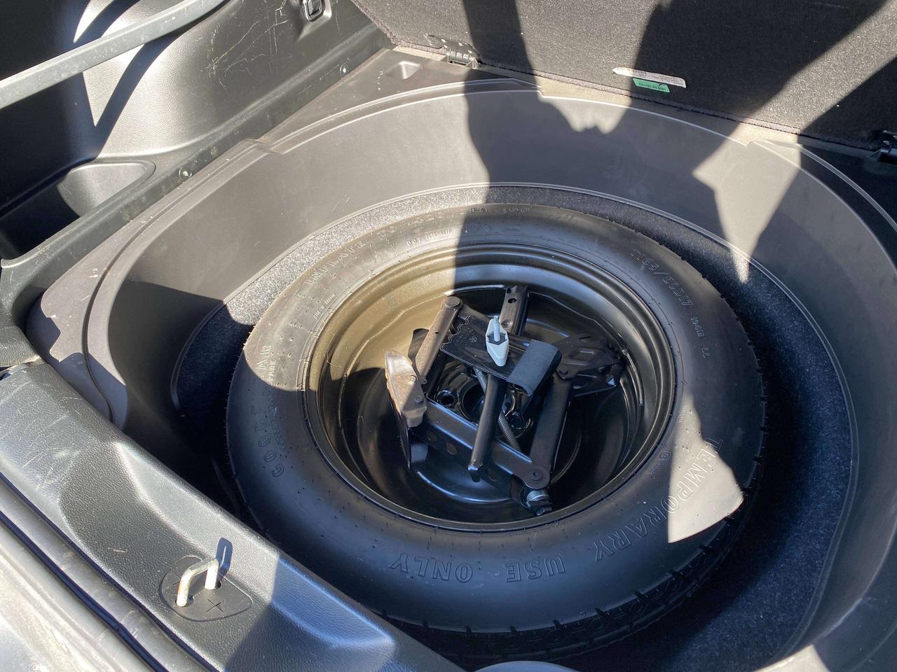 2017 Jeep Cherokee LIMITED, SOLD AS IS, NOT INSPECTED FOR SAFETY! Photo