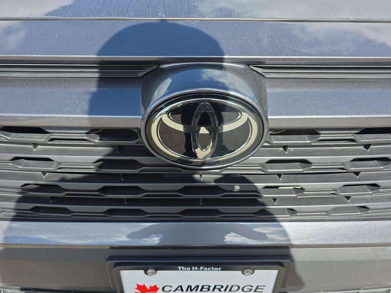 2022 Toyota RAV4 XLE Premium   LEATHER MEM.SEATS S.ROOF 7.1L/100KM Photo