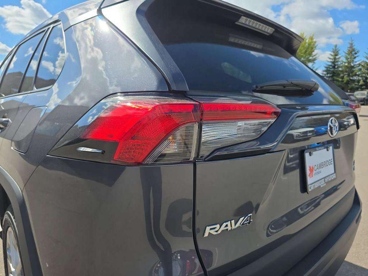 2022 Toyota RAV4 XLE Premium   LEATHER MEM.SEATS S.ROOF 7.1L/100KM Photo