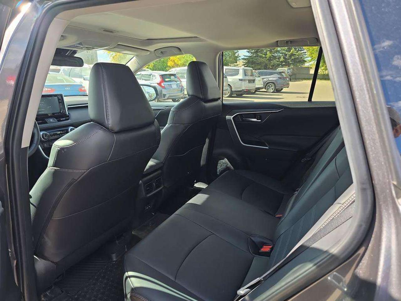 2022 Toyota RAV4 XLE Premium   LEATHER MEM.SEATS S.ROOF 7.1L/100KM Photo