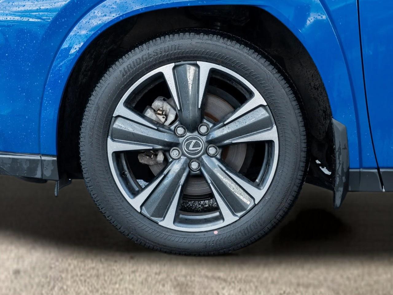 2025 Lexus UX CVT Photo3