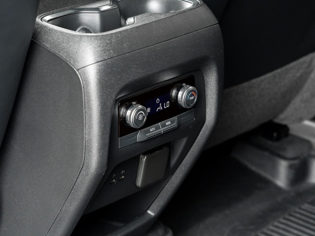 2024 GMC Acadia AWD AT4 Photo