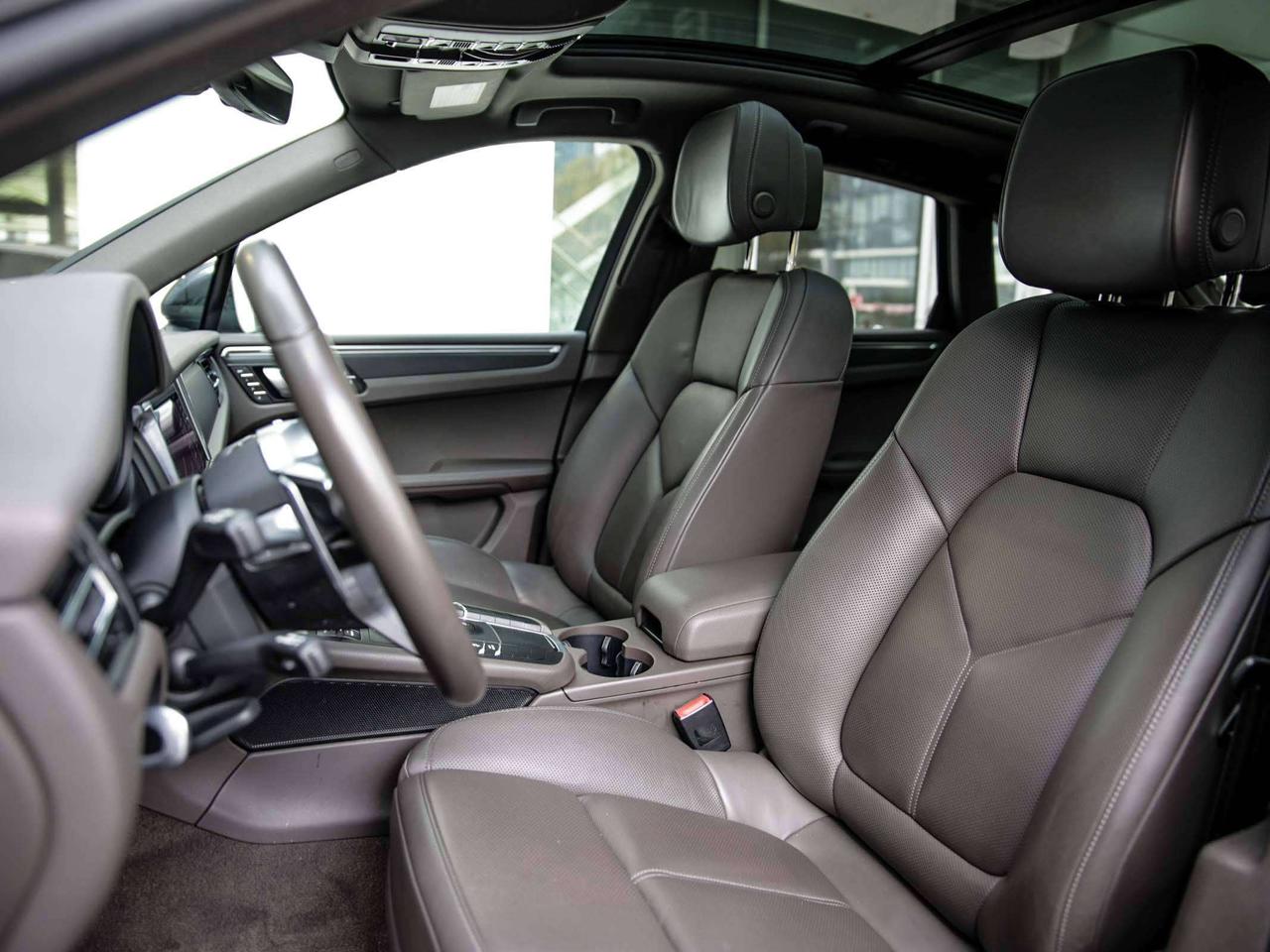 2021 Porsche Macan  Photo