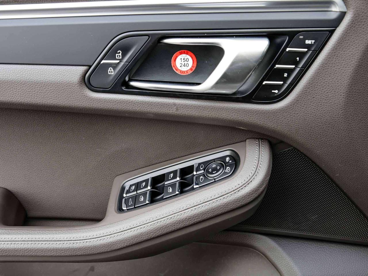 2021 Porsche Macan  Photo