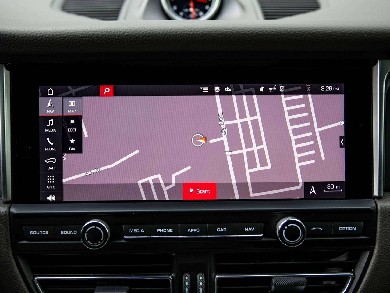 2021 Porsche Macan  Photo