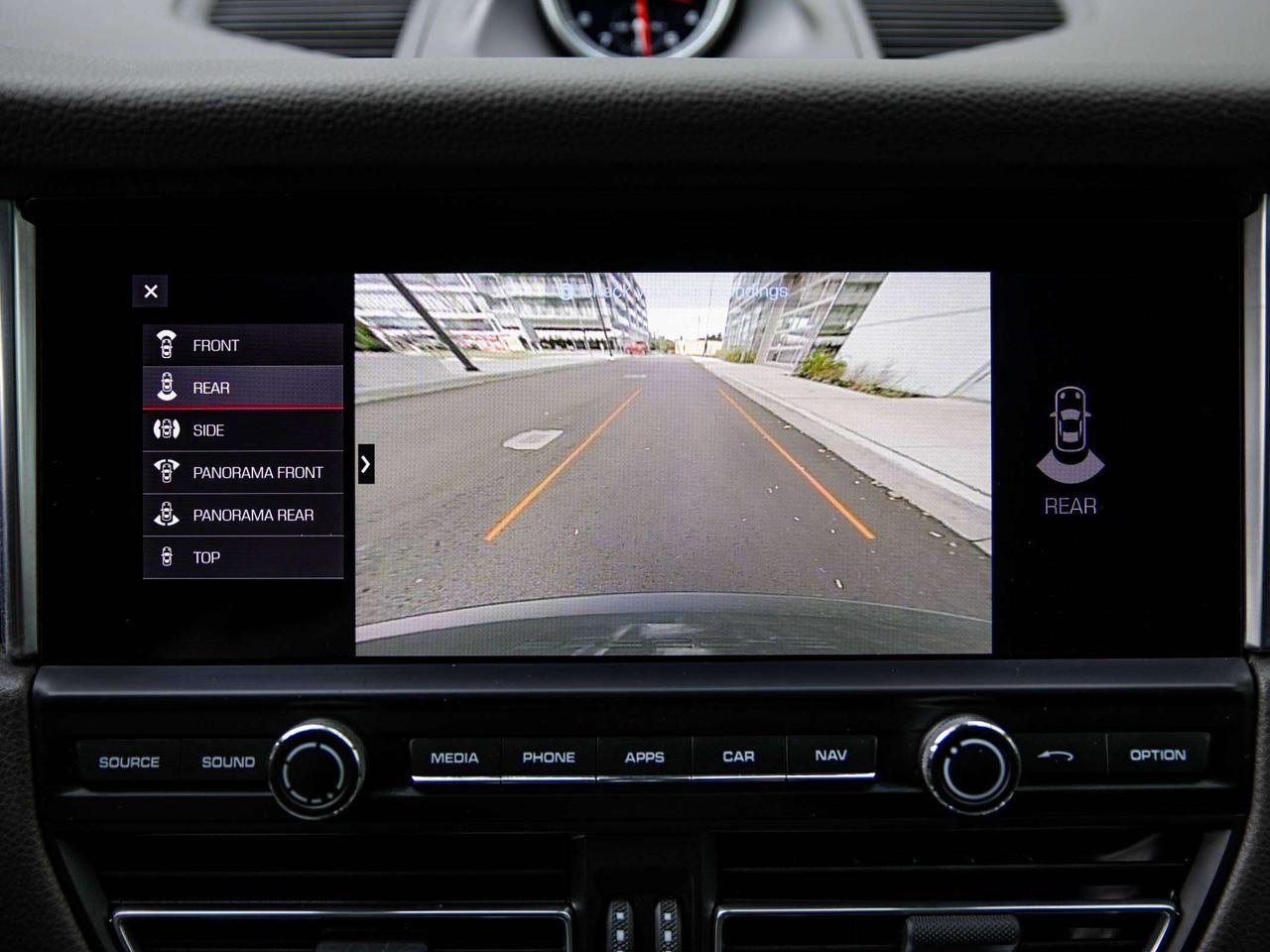 2021 Porsche Macan  Photo