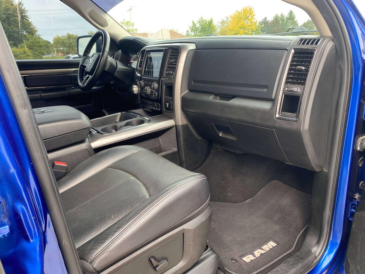 2018 RAM 1500 SPORT, 5.7L HEMI, CLEAN CARFAX, REMOTE START! Photo
